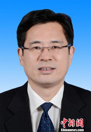 广东两名副省长易人_集体向宪法宣誓