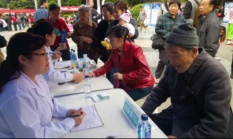 国际护胃日：京沪蓉三地专家齐聚成都义诊