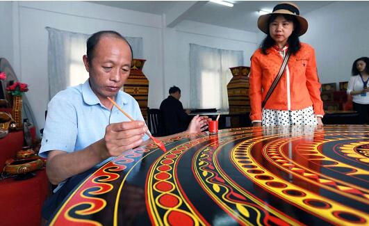 海外华文媒体走访凉山州喜德县_领略彝乡幸福新生活